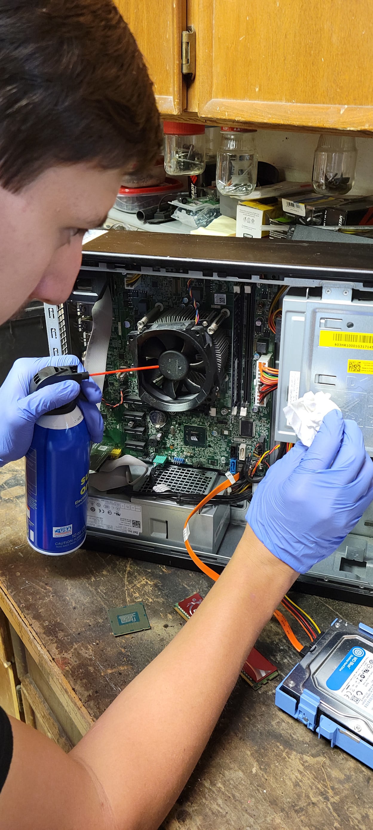 Services picture, cleaning a computer